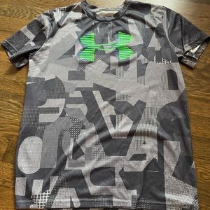 Boys XL Under Armour Short Sleeve Heatgear Shirt